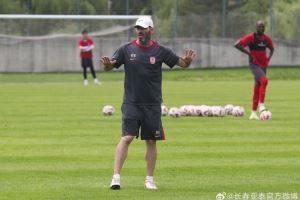 亚泰即将开启两连客之旅 苏帅备战模拟武汉高温环境
