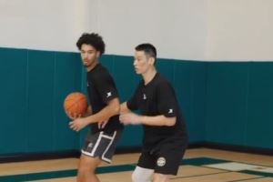 林书豪分享小防大技巧：对手接球前卡位 不断限制对方的空间&角度