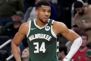 里萨谢：我的成长过程备受字母哥激励 近距离观察他让我学到很多