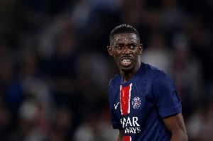 队报：尽管右大腿有伤，登贝莱仍参加了巴黎的训练